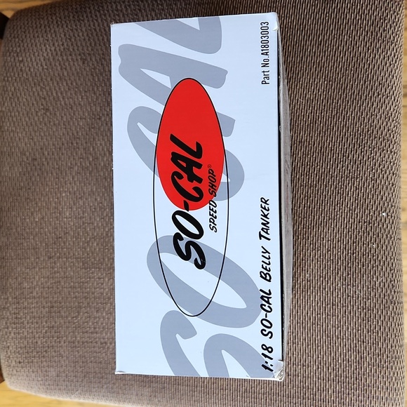 SO-CAL Speed Shop Belly Tanker 1:18 scale - Picture 14 of 16